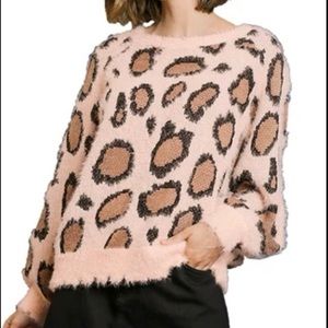 Umgee blush pink leopard raw hem sweater size large